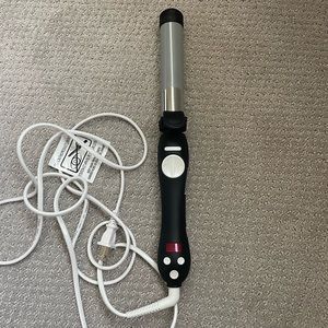 Beachwaver Ceramic Rotating 1.25inch Curling Iron